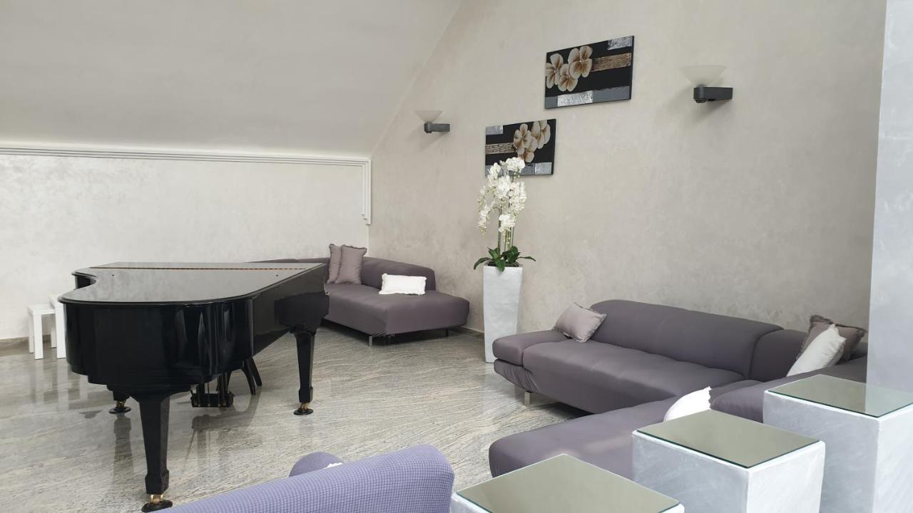 Palahotel Vallenoce Decollatura Exteriör bild