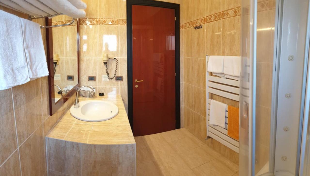 Palahotel Vallenoce Decollatura Exteriör bild